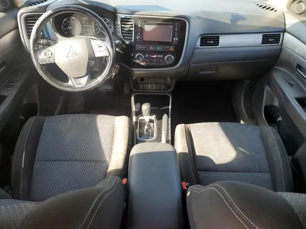 JA4AZ2A38HZ028063 2017 MITSUBISHI OUTLANDER - Image 8