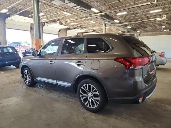 JA4AZ2A38HZ033862 2017 MITSUBISHI OUTLANDER - Image 2