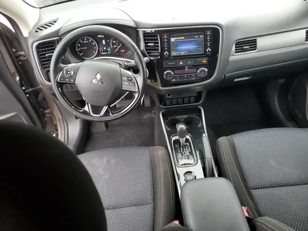 JA4AZ2A38HZ036423 2017 MITSUBISHI OUTLANDER - Image 8
