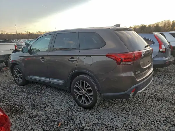 JA4AZ2A38HZ053528 2017 MITSUBISHI OUTLANDER - Image 2