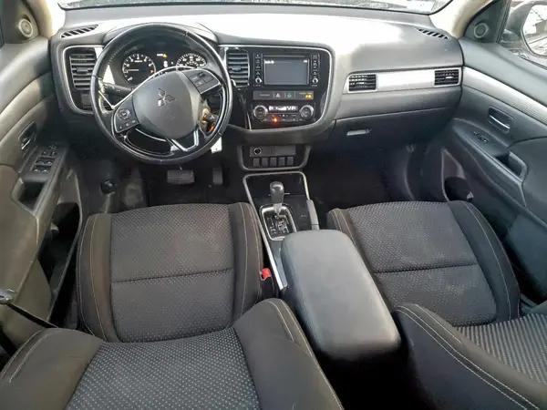 JA4AZ2A38HZ053528 2017 MITSUBISHI OUTLANDER - Image 8