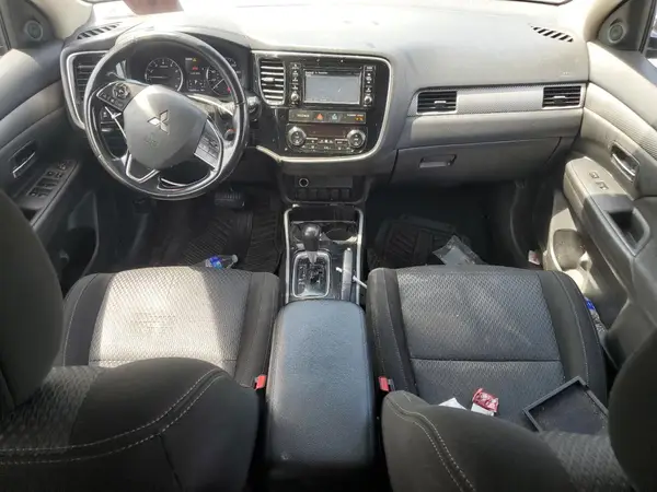 JA4AZ2A38HZ060933 2017 MITSUBISHI OUTLANDER - Image 8