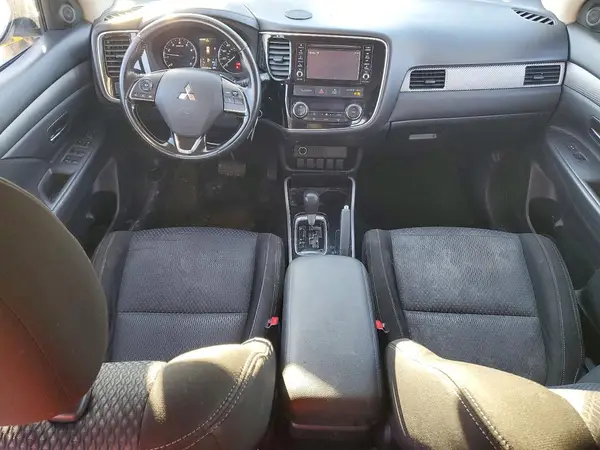 JA4AZ2A38HZ061077 2017 MITSUBISHI OUTLANDER - Image 8