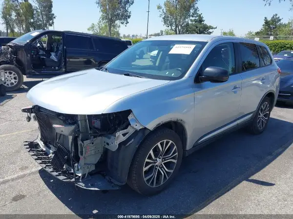 JA4AZ2A38HZ065761 2017 MITSUBISHI OUTLANDER - Image 2