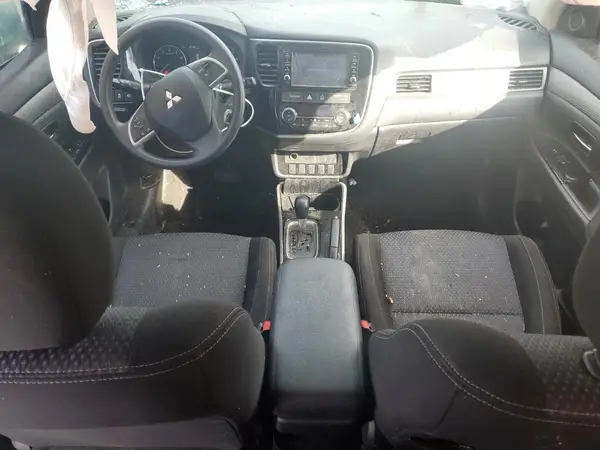 JA4AZ2A38JZ011172 2018 MITSUBISHI OUTLANDER - Image 8