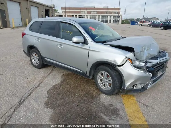 JA4AZ2A38LZ609135 2020 MITSUBISHI OUTLANDER - Image 1