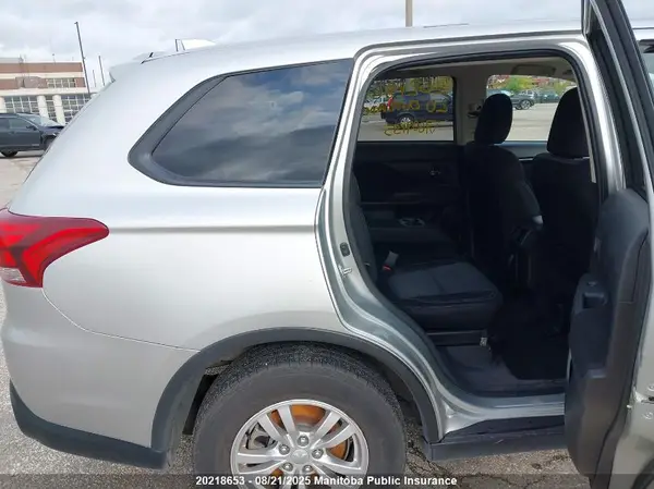 JA4AZ2A38LZ609135 2020 MITSUBISHI OUTLANDER - Image 8
