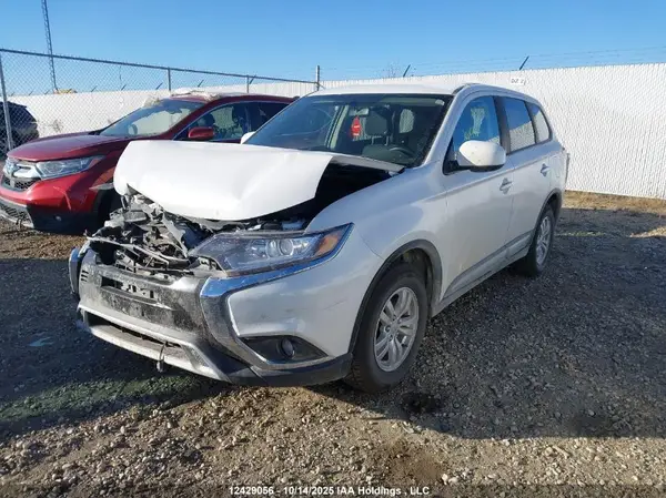 JA4AZ2A38LZ611628 2020 MITSUBISHI OUTLANDER - Image 2