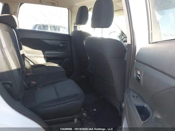 JA4AZ2A38LZ611628 2020 MITSUBISHI OUTLANDER - Image 8