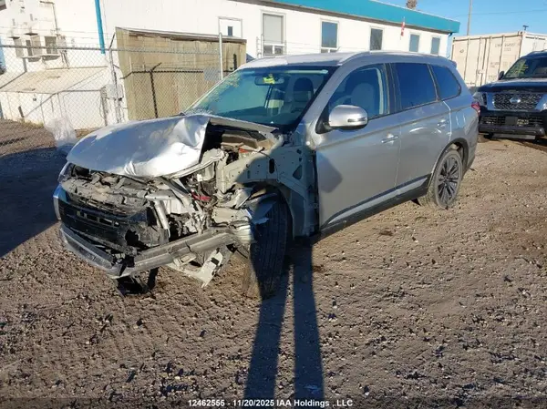 JA4AZ2A38LZ614321 2020 MITSUBISHI OUTLANDER - Image 2