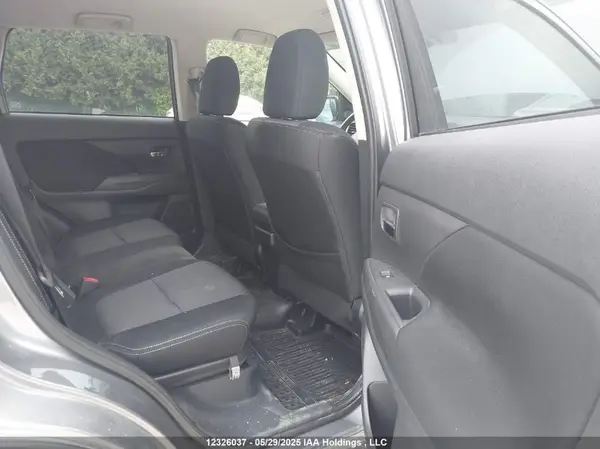 JA4AZ2A39GZ611014 2016 MITSUBISHI OUTLANDER - Image 8