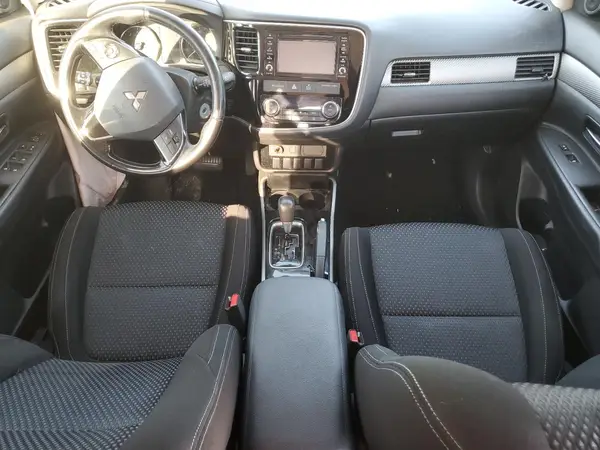 JA4AZ2A39HZ017198 2017 MITSUBISHI OUTLANDER - Image 8