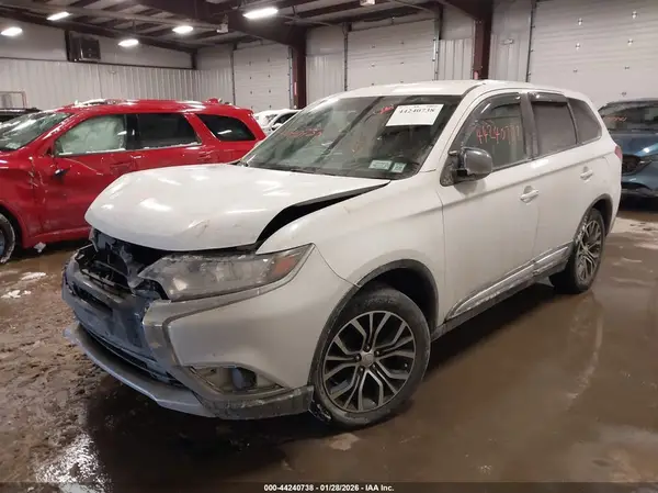 JA4AZ2A39HZ022529 2017 MITSUBISHI OUTLANDER - Image 2