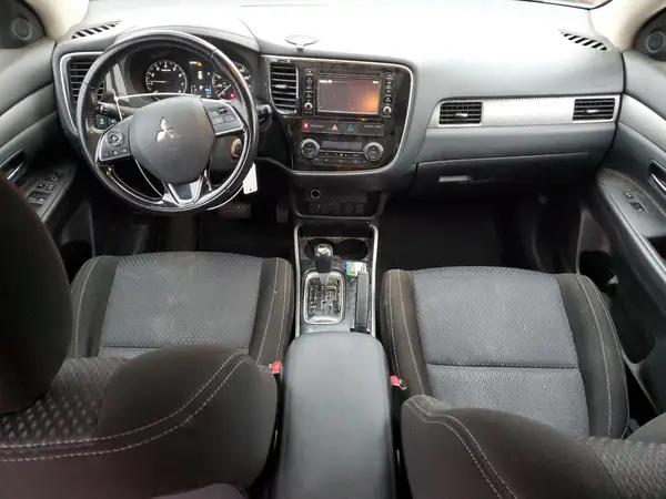 JA4AZ2A39HZ028542 2017 MITSUBISHI OUTLANDER - Image 8