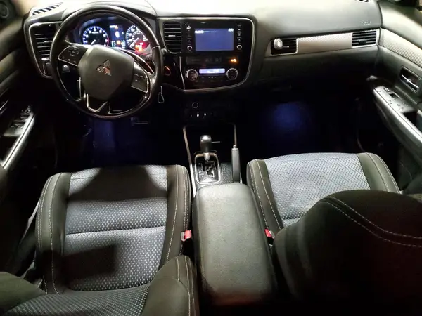JA4AZ2A39HZ030839 2017 MITSUBISHI OUTLANDER - Image 8