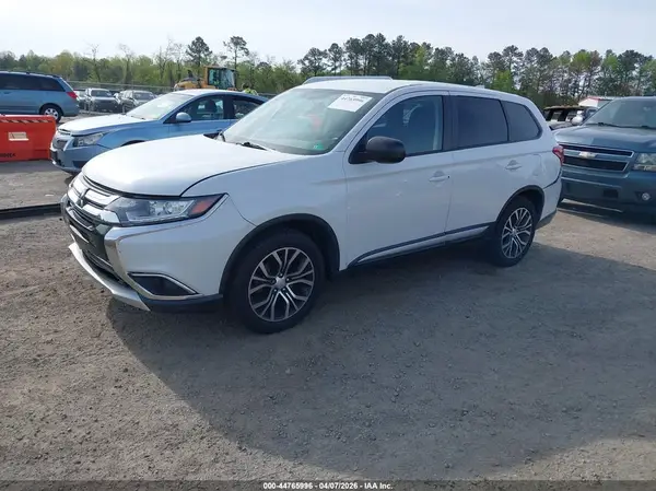 JA4AZ2A39HZ032204 2017 MITSUBISHI OUTLANDER - Image 2