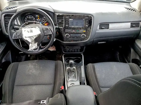 JA4AZ2A39HZ037953 2017 MITSUBISHI OUTLANDER - Image 8