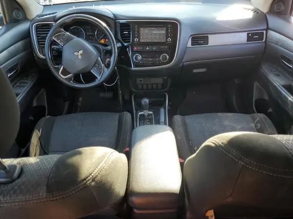 JA4AZ2A39HZ062660 2017 MITSUBISHI OUTLANDER - Image 8