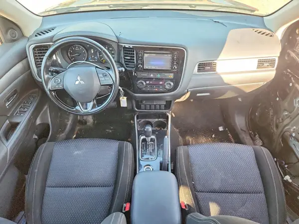 JA4AZ2A39HZ064568 2017 MITSUBISHI OUTLANDER - Image 8