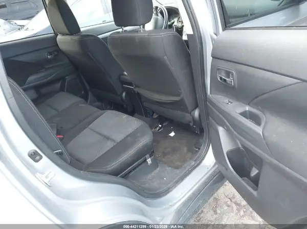 JA4AZ2A39HZ069978 2017 MITSUBISHI OUTLANDER - Image 8