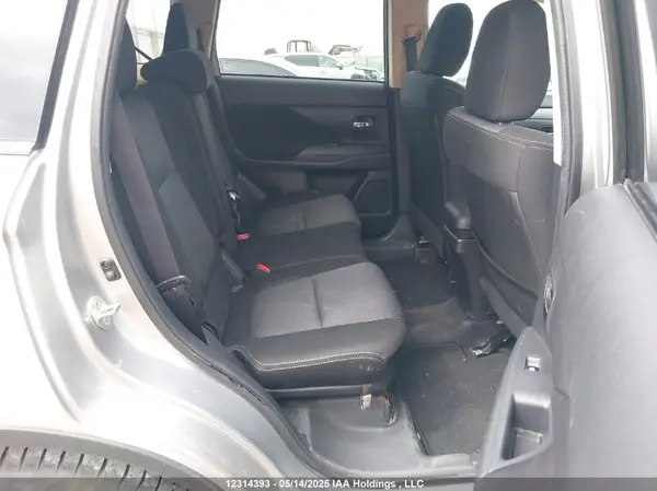 JA4AZ2A39JJ600777 2018 MITSUBISHI OUTLANDER - Image 8