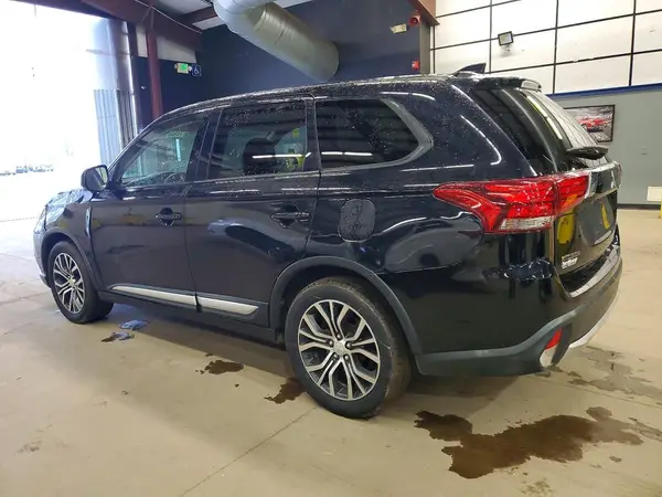 JA4AZ2A39JZ007986 2018 MITSUBISHI OUTLANDER - Image 2