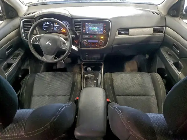 JA4AZ2A39JZ007986 2018 MITSUBISHI OUTLANDER - Image 8