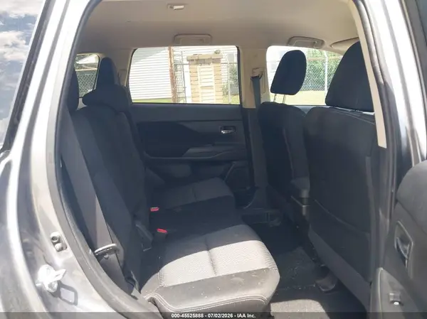 JA4AZ2A39JZ008412 2018 MITSUBISHI OUTLANDER - Image 8
