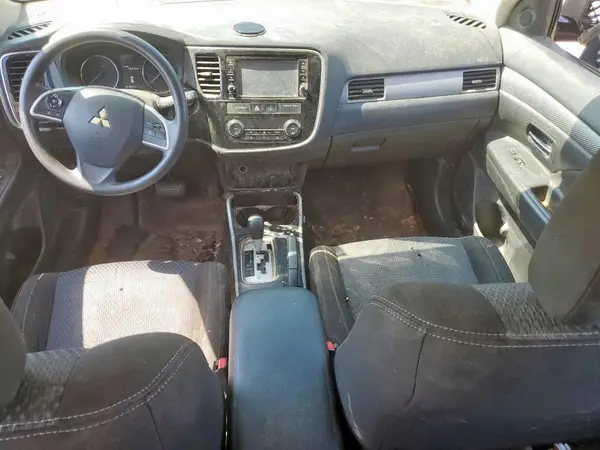 JA4AZ2A39JZ009818 2018 MITSUBISHI OUTLANDER - Image 8