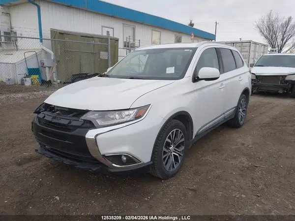 JA4AZ2A39JZ606659 2018 MITSUBISHI OUTLANDER - Image 2