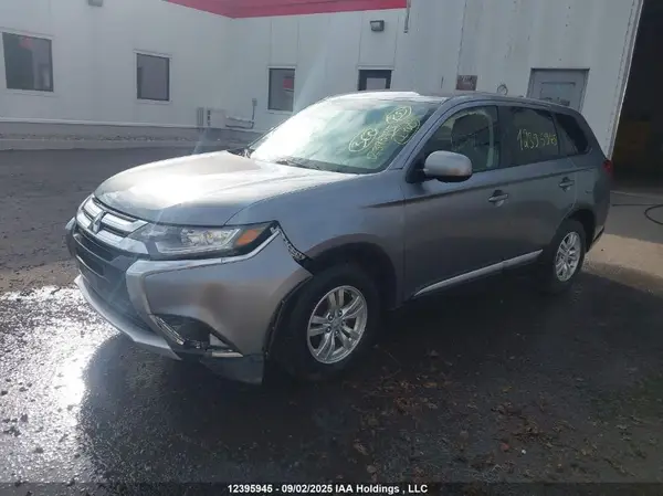 JA4AZ2A39JZ609643 2018 MITSUBISHI OUTLANDER - Image 2