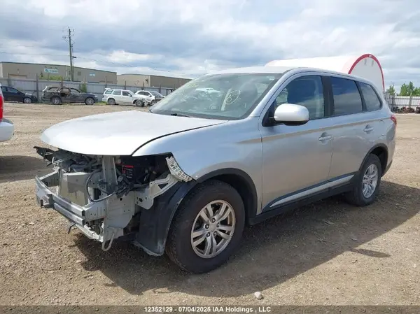 JA4AZ2A39JZ611666 2018 MITSUBISHI OUTLANDER - Image 2