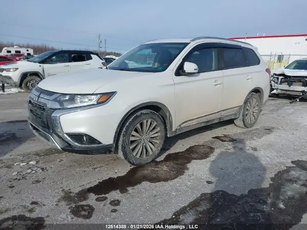 JA4AZ2A39LZ614554 2020 MITSUBISHI OUTLANDER - Image 2