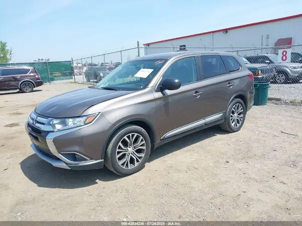 JA4AZ2A3XHZ001611 2017 MITSUBISHI OUTLANDER - Image 2