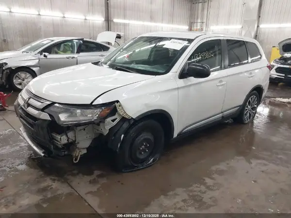 JA4AZ2A3XHZ018120 2017 MITSUBISHI OUTLANDER - Image 2