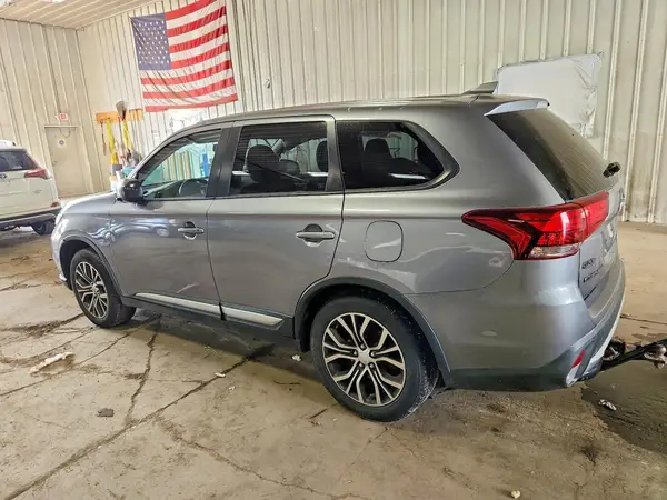 JA4AZ2A3XHZ030624 2017 MITSUBISHI OUTLANDER - Image 2