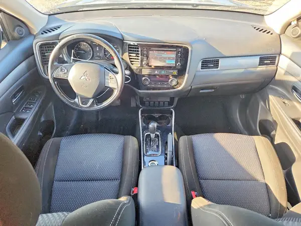 JA4AZ2A3XHZ030624 2017 MITSUBISHI OUTLANDER - Image 8