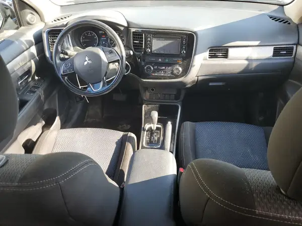 JA4AZ2A3XHZ035726 2017 MITSUBISHI OUTLANDER - Image 8