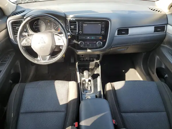 JA4AZ2A3XHZ044779 2017 MITSUBISHI OUTLANDER - Image 8