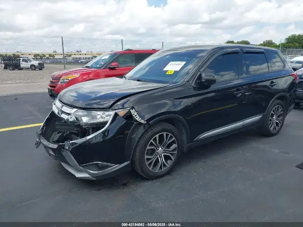 JA4AZ2A3XHZ052168 2017 MITSUBISHI OUTLANDER - Image 2