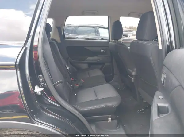 JA4AZ2A3XHZ052168 2017 MITSUBISHI OUTLANDER - Image 8