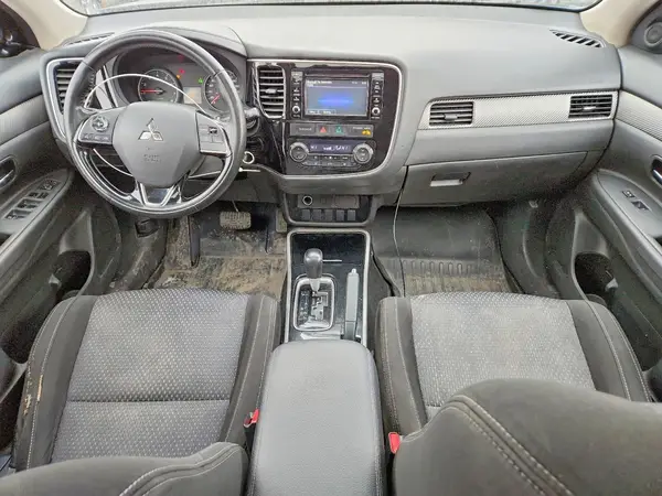 JA4AZ2A3XHZ606695 2017 MITSUBISHI OUTLANDER - Image 8