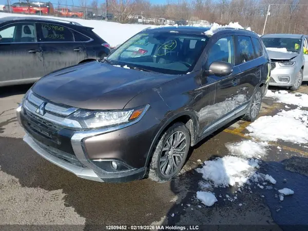 JA4AZ2A3XHZ611945 2017 MITSUBISHI OUTLANDER - Image 2