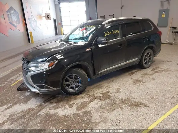 JA4AZ2A3XHZ612402 2017 MITSUBISHI OUTLANDER - Image 2
