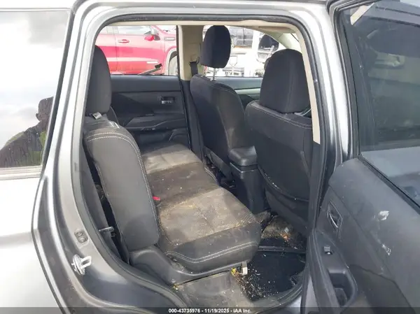 JA4AZ2A3XJZ010086 2018 MITSUBISHI OUTLANDER - Image 8