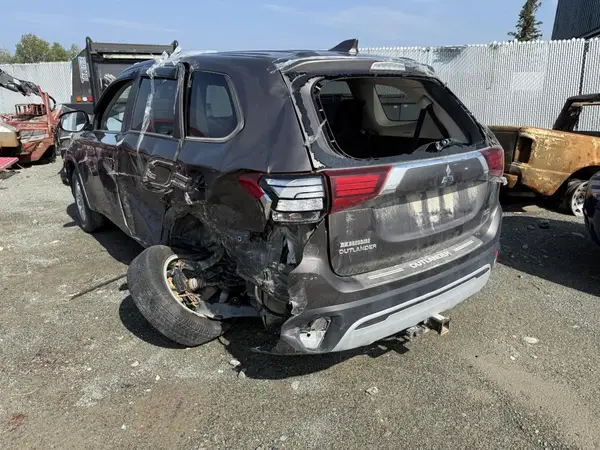 JA4AZ2A3XLZ611436 2020 MITSUBISHI OUTLANDER - Image 2