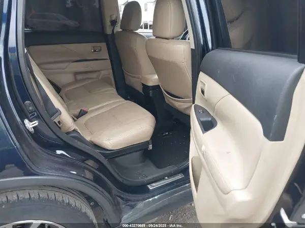 JA4AZ3A30GZ036677 2016 MITSUBISHI OUTLANDER - Image 8