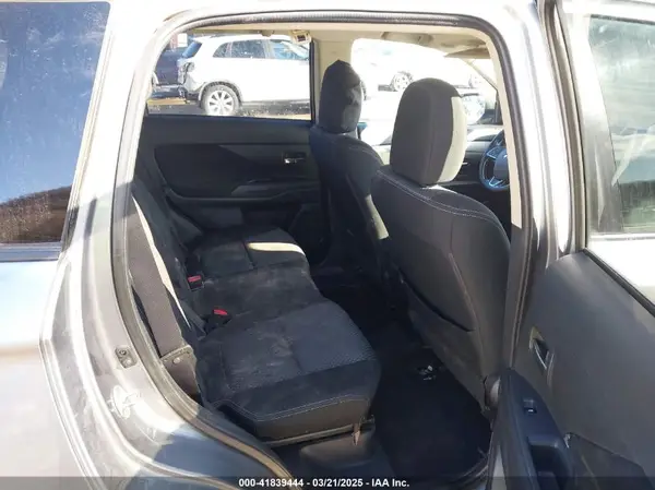 JA4AZ3A30GZ039451 2016 MITSUBISHI OUTLANDER - Image 8
