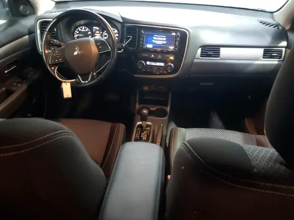 JA4AZ3A30GZ052992 2016 MITSUBISHI OUTLANDER - Image 8