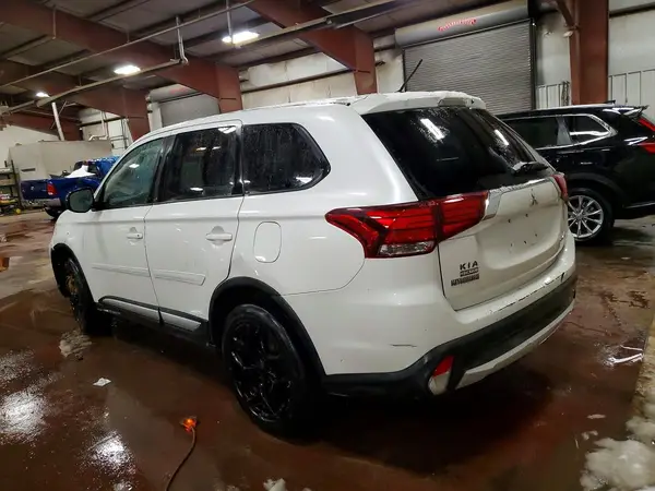 JA4AZ3A30GZ060705 2016 MITSUBISHI OUTLANDER - Image 2